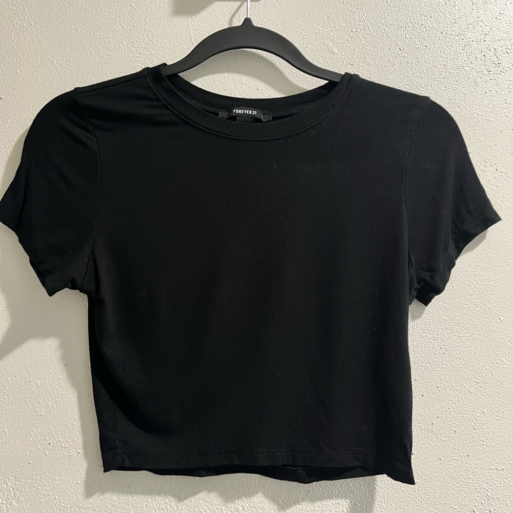 Forever 21 black cropped tee